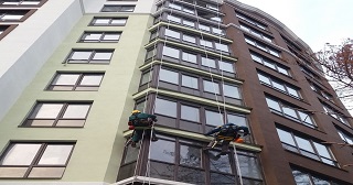 Установка крыши на балкон Междуреченск цена от 1030 руб. м/2.